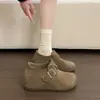 Sapatos Femininos Birkenstock-Style de Solado Plano, Aumentadores de Altura, Cobertura Total, Lançamento 2026 Primavera e Outono, Sapatos Slip-On Retrô com Fivela para Pessoas Baixas
