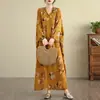Foto real de Otoño Temprano 2025 Nuevo Estilo Estilo Vacacional Viaje Cuello en V Falda Larga Retro Cubriendo la Carne Vestido Sencillo para Mujeres