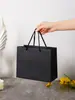 Sacolas de Papel Kraft em Estoque, Sacolas para Presente de Natal, Sacolas para Roupas Femininas, Sacolas para Embalagem de Presente com Impressão de Logo Disponível