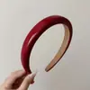 2024 Nuevo Estilo Hong Kong Retro Diadema Roja de Piel Sintética para Mujer, Accesorio Versátil para el Cabello, Pinza Simple para el Cabello