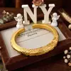 Oro Arena Vietnamita Nuevo Estilo Chino Estilo Nacional Oro Arena Patrón de Pergamino en Relieve Pulsera Grande Abierta Retro Regalo para Mamá Mayoreo