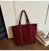 Nova Bolsa Tote Grande de Camurça Feminina Tendência Moda Rebite Bolsa de Mão Bolsa de Ombro Retrô para o Trabalho Bolsa de Axila