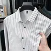 Camisa masculina listrada de manga comprida, modelo slim, da moda primavera/outono 2025, com listras verticais. Ideal para ocasiões casuais e formais.