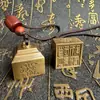 Tao fornece chaveiro de chave de carro portátil pequeno de impressão de cobre puro Pingente Selo Sanbao Sutra Taoísta Selo de Cobre Shibao com palavras de tabu