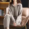 Conjunto de malha gola alta para mulheres, novo, europeu e americano, para Outono/Inverno 2026, com suéter de estilo descontraído e conjunto de duas peças com calças.