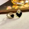 Pendientes Piercing de Moda y de Alta Gama Incrustados con Diamantes Negros para Mujer en Otoño e Invierno, Versátiles Pendientes de Clip Triángulo de Lujo Ligero al por Mayor
