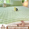 2026 Nuevo Otoño Invierno Engrosado Leche Polar Estampado Protector de Cama Colchón Otoño Invierno Cálido Protector de Cama Hogar Protector de Cama Tres