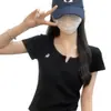 Camiseta Feminina Casual Slim-Fit com Gola Meio Aberta, Bordado Versátil, Manga Curta, Nova Coleção Verão 2026 Ins