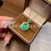 Collar de Gema para la Fortuna y la Prosperidad Colgante de Calabaza de Lujo con Calcedonia Verde Hielo Incrustada Plateado al Por Mayor Ágata Verde Brillante Jadita