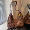 Bolsa de Ombro Transversal Estilo Coreano Estampada de Leopardo 2026 Nova Bolsa Vintage para Ombro Transversal Tendência para o Dia a Dia Bolsa Tote de Grande Capacidade