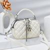 Lingge bolso pequeño para mujer 2024 nueva moda borla bolso redondo pequeño textura hombro portátil bandolera una generación de cabello