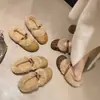 Zapatillas de algodón cálidas estilo Mary Jane, zapatillas peludas de punta poco profunda de moda para mujer, nuevo estilo 2026, con aumento de altura interior, estilo coreano, diseño de punta cerrada para otoño e invierno