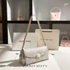 Una generación de bolso baguette bordado chino 2025 nuevo bolso de axila de alta calidad para el trabajo al por mayor