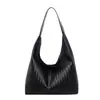 Bolso grande de mujer retro 2026 de moda, nuevo bolso de hombro simple, patrón tejido, bolsa de mano casual para el día a día