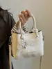 Bolso pequeño súper popular para el trabajo, nuevo de verano 2026 para mujer, patrón tejido de nicho, bolso cruzado de hombro único tipo cubo