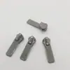 Nº 3 acabamento gun metal brilhante puxador inferior tipo pistola pendurado em estoque peça de puxador de zíper fornecimento direto da fábrica de malas e roupas