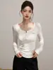 Estilo delicado, blusa longa de renda com design de duas peças falsas para mulheres, adequada para primavera e outono, com gola Henley, fecho de meio botão, corte justo e pode ser usada como camada interna ou camiseta.