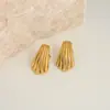 Fábrica de Productos en Stock Dazan Venta al por Mayor Transfronterizos Europeos y Americanos Vintage Acero de Titanio Chapado en Oro de 18K Pendientes de Línea de Pluma con Patrón Vertical