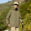 Nova camisa esportiva casual de verão para casais, estilosa, de seda gelada, com proteção solar para homens, impermeável, respirável, leve e com proteção UV