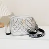 Bolso de mano para mujer con patrón de diamantes y decoración de mariposas estilo coreano, bolso de cámara moderno con correa ancha, bolso cruzado para el día a día del commuter, al por mayor
