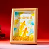 Porta-Retrato Peixe Koi da Sorte e Fortuna - Decoração de Sala de Estar, Ornamento de Prosperidade para Casa, Decoração Criativa para Mesa de Entrada, Venda por Atacado de Presentes, Item de Lembrança