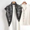 Pañuelo de Seda Triangular con Estampado Paisley Vintage para Mujer 2026 Nuevo Color-Block Versátil Pañuelo para el Cuello Cuadrado Decorativo Multifuncional Protector de Cuello