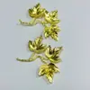 Accesorios DIY Hojas de Cobre Fundido Colgante de Hoja de Arce de Tres Hojas Adorno Ropa Pendientes Broche Pasador Diadema