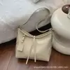 Bolsa de Couro com Cera Retrô Feminina 2026 Nova Tendência Bolsa Tote de Grande Capacidade para Trabalho e Deslocamento Bolsa de Ombro Único Transversal