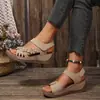 Sandalias de Cuña de Suela Gruesa de Estilo Nuevo para Verano 2026 para Mujer con Velcro y Decoración de Flor Boca de Pez Zapatos de Playa Transfronterizos Talla Grande