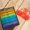 Caja de Pastillas Semanal de Plástico Portátil con Compartimentos, la Más Vendida de Amazon, Siete Días a la Semana, Caja Clasificadora de Pastillas Negra de 21 Compartimentos