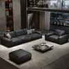 Sofá de couro preto em estilo minimalista moderno italiano, adequado para espaços pequenos, com design robusto e arranjo reto