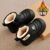 Botas de neve infantis, novo estilo de inverno 2026 para meninos, sapatos de algodão grossos antiderrapantes para meninas do Nordeste, botas quentes de algodão com forro de fleece