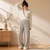 Pantalones anchos versátiles de forro polar con grano de arena de doble cara, nuevos para otoño e invierno 2026, gruesos, simples, casuales, para el hogar y para ir al trabajo, cálidos.