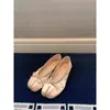 Versión de Piel de Oveja del Mismo Estilo que Uva Ma, Dos Versiones de Impresionantes Zapatos de Ballet de Seda para Mujer con Lazo y Diseño de Punta Dividida Tipo Pata de Cerdo