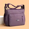 Bolsa transversal durável em tecido Oxford para mães, com múltiplos bolsos com zíper, design portátil e alças largas nos ombros, perfeita para o uso diário.