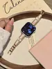 Pulseira de Relógio de Couro com Cravação de Diamante em Forma de Trevo de Quatro Folhas Metal Cobre Adequada para Apple Watch iWatch 12ª Geração 11/10 Ultrase