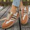 Zapatos de Entrenamiento Alemanes de Talla Grande para Primavera y Otoño, Tenis Blancos con Estampado de Leopardo Retro para Mujer, Tenis Casuales Versátiles de Encaje con Punta Redonda para Cruce de Fronteras