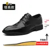 Coleção de outono plus size transfronteiriça: Sapatos formais masculinos versáteis, estilosos e chiques em estilo britânico com padrão brogue e couro com textura de crocodilo.