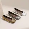 Novos sapatos baixos femininos casuais de couro estilo francês para o outono de 2026, com laço, boca rasa, sola macia, confortáveis