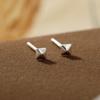 Pendientes de plata esterlina S999 bajo el árbol baniano, hechos a mano, con orificio para la oreja para uso diario, antibloqueo, simples, sin decoloración, mini clavos para el hueso de la oreja.