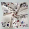 Novo Lenço Quadrado Versátil Rao Yun 53 Primavera/Verão 100% Seda Crepe Cetim Feminino com Padrão Floral Geométrico e Diferentes Estilos de Cor