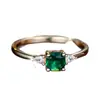 Anillo de lujo ligero vintage con forma de almohada de imitación esmeralda, chapado en oro con diamantes de talla marquesa, exquisito accesorio para el día a día para mujeres