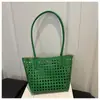 Bolsa de ombro tote tecida estilosa e moderna, bolsa vazada para vegetais, bolsa de ombro única personalizada, tendência de grande capacidade, bolsa de axila