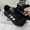 Zapatos de Skate Casuales Color Macarrón para Niños Estudiantes Estilo Nuevo Principios de Otoño 2025 Niños y Niñas Moda Puntera de Concha Zapatos de Skate Clásicos
