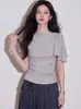 Top Feminino Casual de Manga Curta Assimétrico no Ombro, Blusa Casual Estilo Capa Cincha-Cintura de Verão, Camiseta Regata Versátil de Sarja Emagrecedora