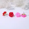 Nuevos pendientes de botón elegantes de resina con rosa tridimensional frío, clip para oreja retro suave versátil para uso diario, joyería para la oreja