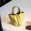Bolsa Saco de Couro Bovino de Primeira Camada 2026 Nova Versátil Bolsa Tote de Couro Genuíno Bolsa Feminina Bolsa de Mão de Alta Qualidade