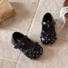 Sapatos de Couro com Laço e Bolinhas para Meninas 2026 Primavera e Outono Novos Sapatos Mary Jane Baixos Infantis em Estilo Retrô