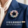 Broche simple, elegante, creativo y versátil con aleación e incrustaciones de diamantes, diseño único, accesorio de ropa lujoso y elegante
