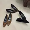 Zapatos de tacón grueso con estampado de leopardo, estilo retro coreano, de punta fina y escotados, para mujer, nueva moda otoño/invierno 2026, para ir al trabajo